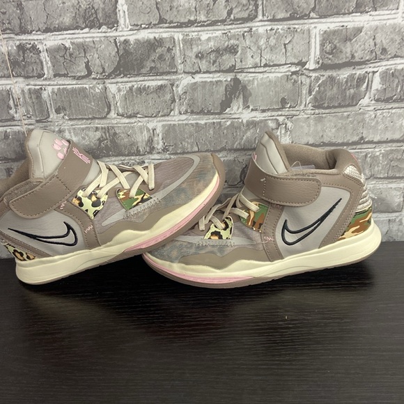 Nike - Picture 9 of 13